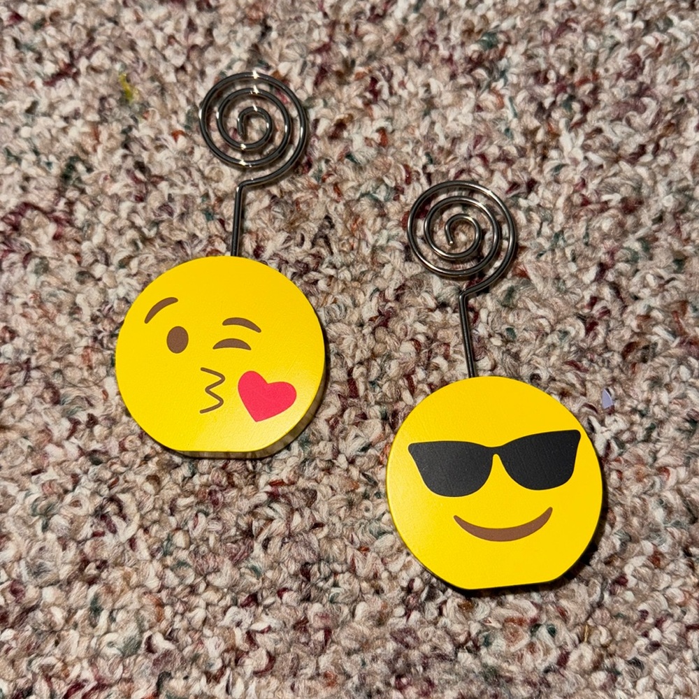 2 PACK Emoji Decor